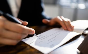 What to Look for When Choosing the Best Cheque Bounce Lawyer in Delhi best Cheque Bounce lawyer in Delhi